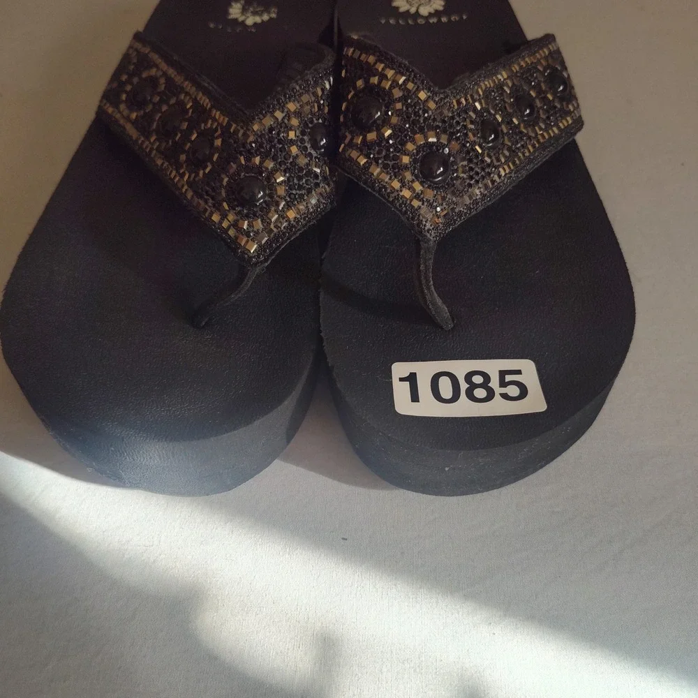 Yellow Box Blakely Black Leather Beaded Platform Flip Flops Womens Size 7 - Picture 4 of 7